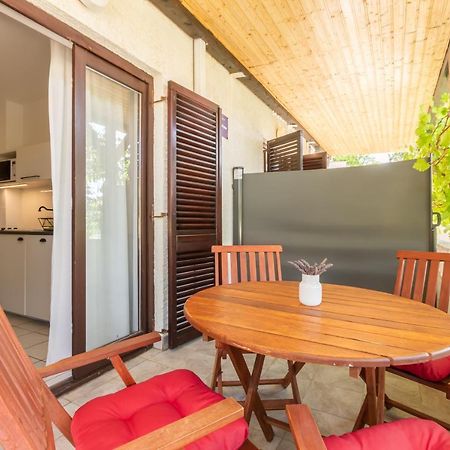 Apartments Vladan With Terrace Baška Eksteriør billede