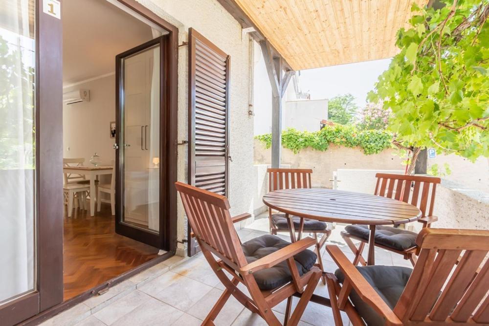 Apartments Vladan With Terrace Baška Eksteriør billede