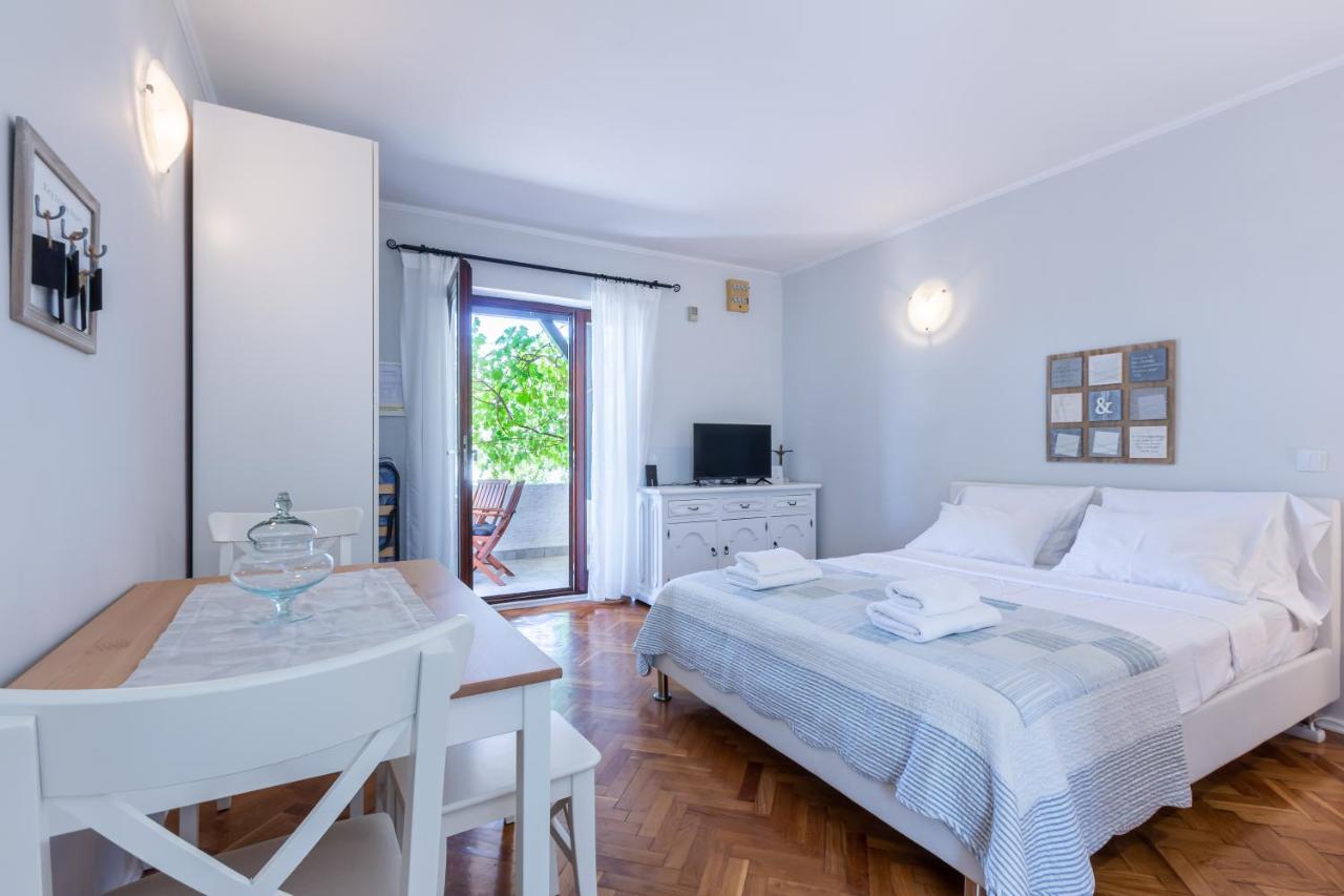 Apartments Vladan With Terrace Baška Eksteriør billede