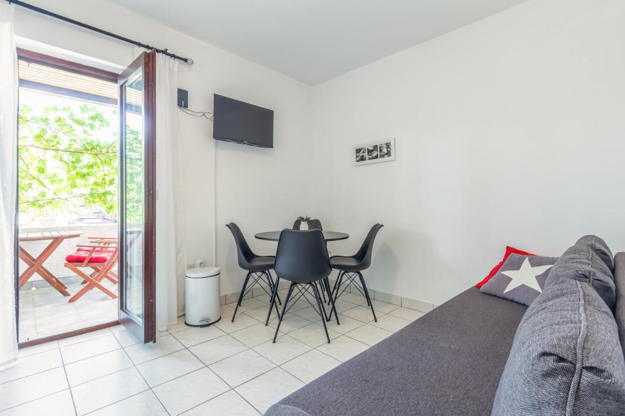 Apartments Vladan With Terrace Baška Eksteriør billede